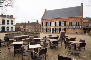 Şehirdeki binaların cephe manzarası