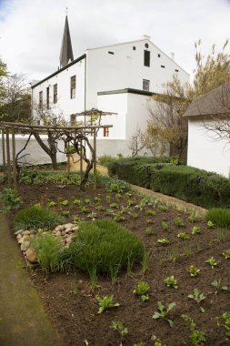 Tipik tarihi Hollanda sömürge çiftlikleri ve kırsal bir şehrin sokaklarındaki ev