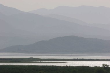 Göllü güzel bir manzara.