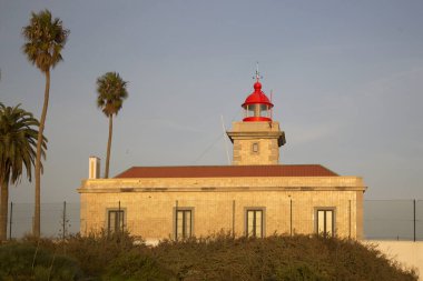 Deniz kıyısında deniz feneri