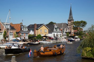 Kanal manzaralı tekneler