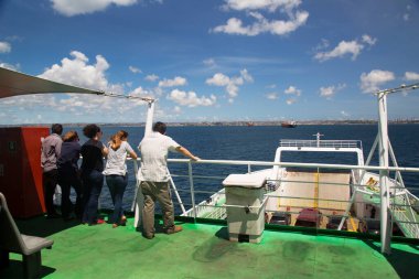 Deniz konsepti, feribot güvertesinden manzara. yaz tatili