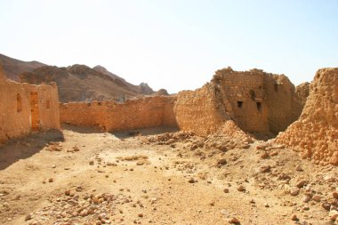 Çölün antik şehrinin kalıntıları. 
