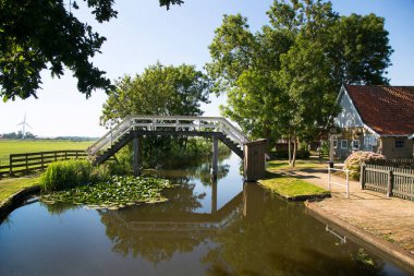 Hollanda 'nın güzel kanal manzarası 