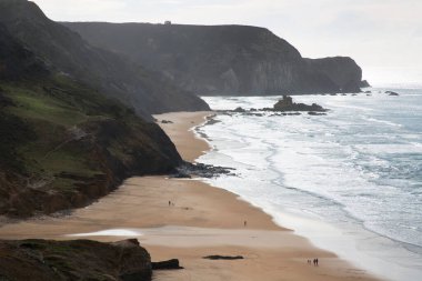 Güzel kayalık deniz manzarası