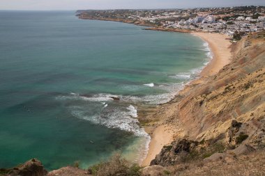 Güzel kayalık deniz manzarası