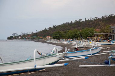 Tekneler göl kıyısına, batur gölüne, Endonezya 'ya demirledi.