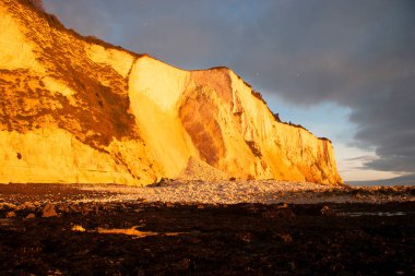 Deniz kıyısının güzel manzarası