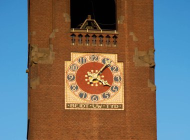 Avrupa 'daki güzel tarihi saat kulesi