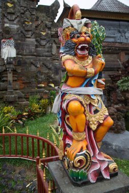 Bir tapınağın ya da dini bir yerin girişi için Balili Hindu mitolojik tasviri, figürü ve heykeli