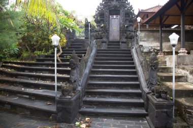 Tayland 'daki tapınağın merdivenleri.