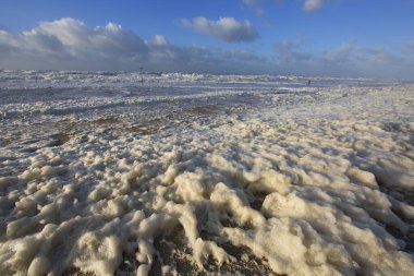 Fırtınalı denizin manzarası