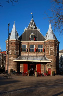 Malların doğru boyutunu (denge veya ölçeğini) ölçmek için tarihi hükümet binası