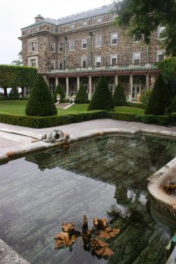 Bahçeli güzel Rockefeller malikanesi 