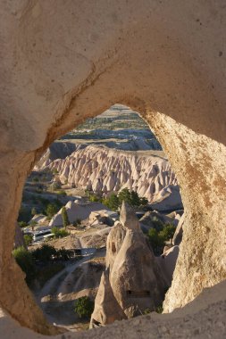 Kapadokya Türkiye 'nin ünlü antik kaya evleri