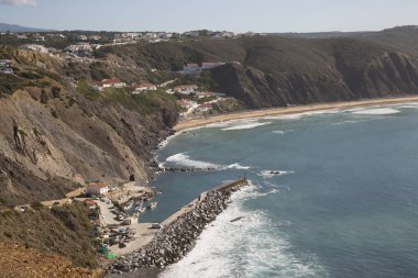 Portekiz 'in batı kıyısındaki güzel deniz manzarası