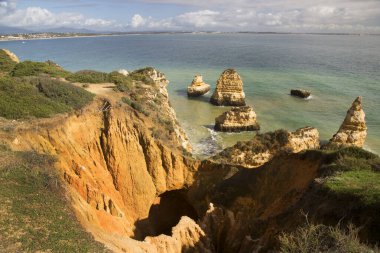 Güzel kayalık deniz manzarası