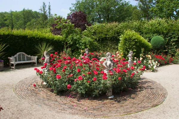 Vue Jardin Botanique Avec Sculptures Fleurs Fleuries — Photo