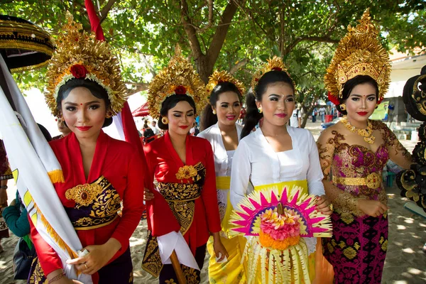 Giovani Donne Asiatiche Abiti Tradizionali Festivi Tailandesi Colpo Viaggio — Foto Stock