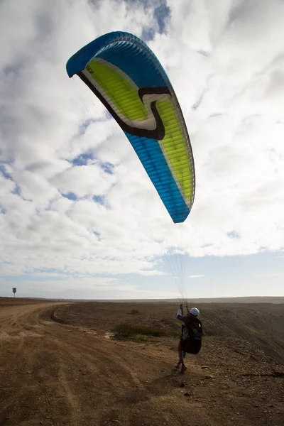 Parapente Volant Dans Ciel Dessus Mer — Photo