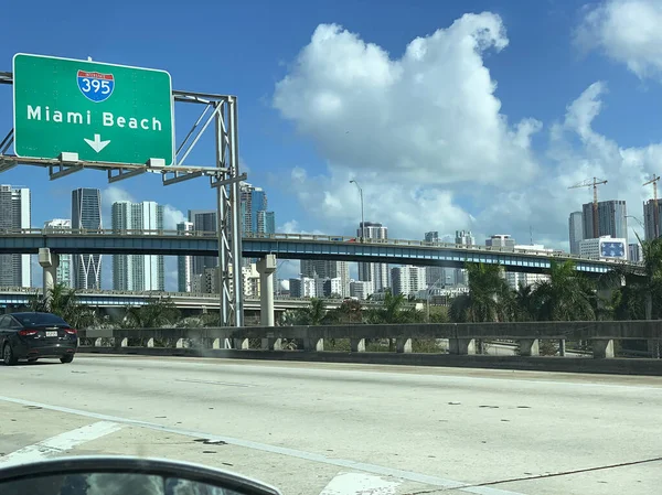 Vista Carretera Con Señal Playa Miami — Foto de Stock