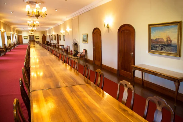 Modern bir otelin içinde.