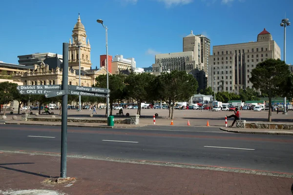 Şehirdeki binaların cephe manzarası