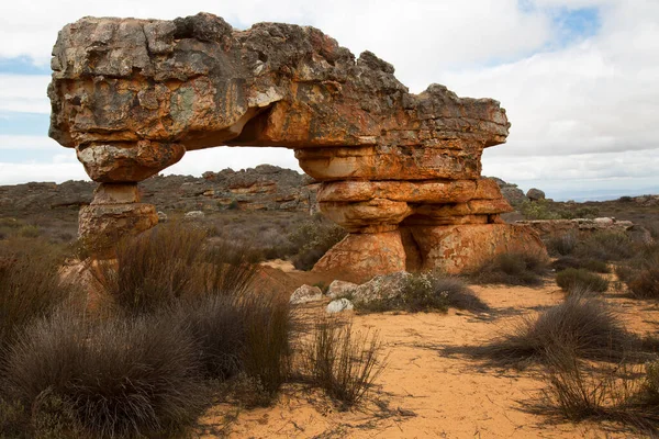 Formación Rocosa Erosionada Típica Cima Paso Montaña Desierto Karoo Sudáfrica —  Fotos de Stock