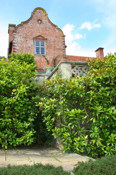 Hermoso Edificio Antiguo Castillo Rodeado Vegetación — Foto de Stock