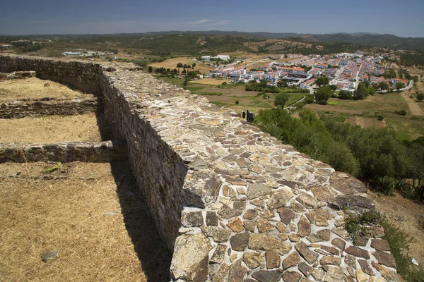 Vista Das Ruínas Históricas Castelo Sobre Uma Típica Cidade Portuguesa — Fotografia de Stock