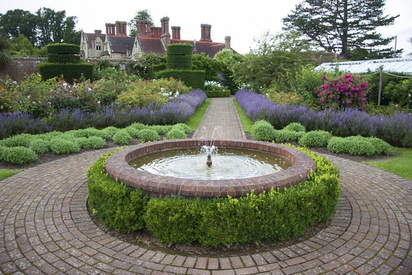 Beautiful Old House Garden — Stock Photo, Image