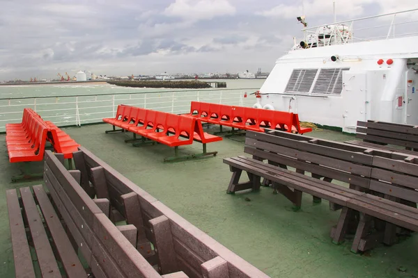Cubierta Pasajeros Con Barandilla Bordo Del Ferry Entre Francia Inglaterra —  Fotos de Stock