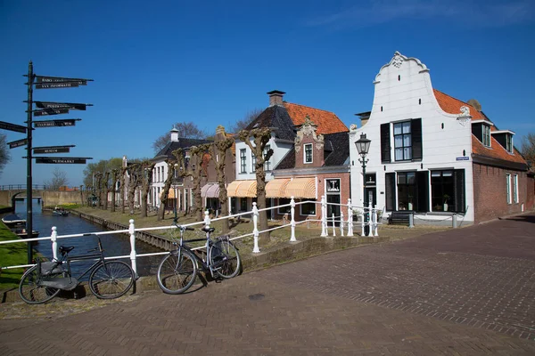 Typické Holandské Historické Město Sloten Starými Domy Kanálem — Stock fotografie