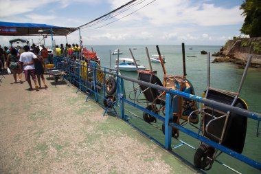 Tekneli iskele manzarası 