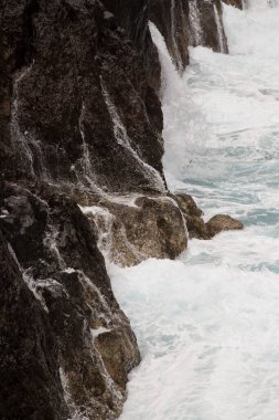 Dağlarda güzel bir şelale
