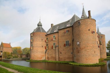 Ammersoen Kalesi Ammerzoden 'de yer almaktadır.