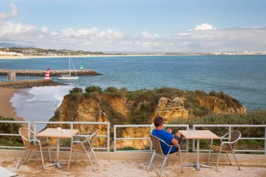 Eski kasabanın deniz manzarası.