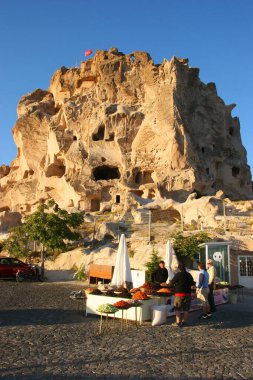 Kapadokya Türkiye 'nin ünlü antik kaya evleri