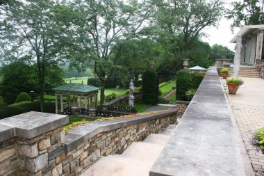 Bahçeli güzel Rockefeller malikanesi 