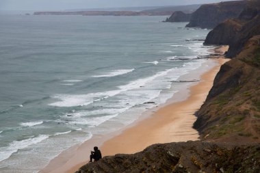 Güzel kayalık deniz manzarası