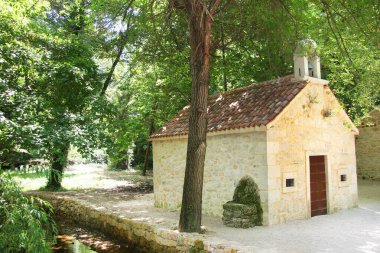 Parktaki eski kilise.