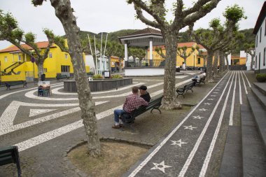 Akdeniz şehrinde güzel bir meydan 