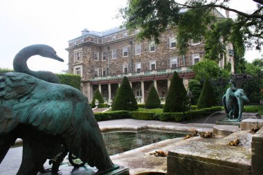 Bahçeli güzel Rockefeller malikanesi 