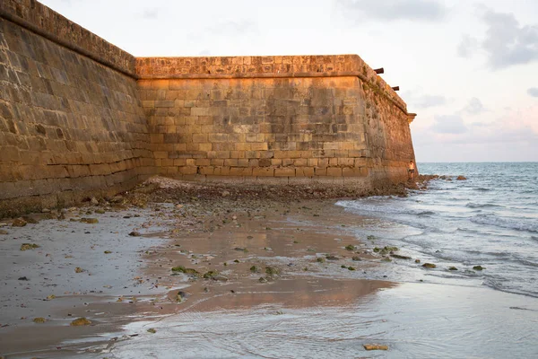 Голландский Исторический Форт Xvii Века Возле Береговой Линии Пляже — стоковое фото