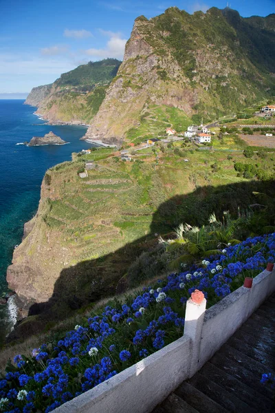 Küstenlandschaften Der Insel Madeira Porto Moniz Mit Natürlichem Meerschwimmbecken Zwischen — Stockfoto