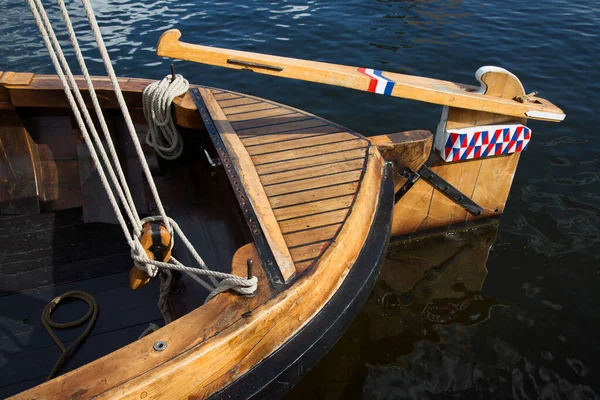 Das Hölzerne Fischerboot Auf Dem Wasser Den Niederlanden — Stockfoto