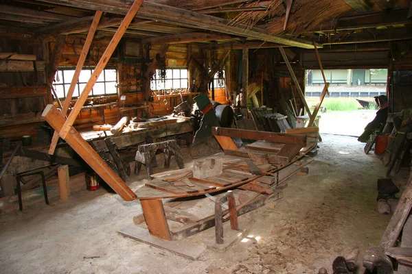 Bau Eines Segelbootes Der Werkstatt — Stockfoto