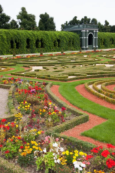 Beautiful Palace Territory Fountains Statues Garden — Stock Photo, Image