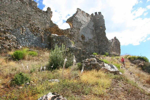 Ruínas Antiga Fortaleza Nas Montanhas — Fotografia de Stock