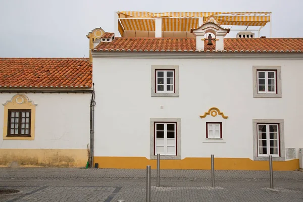 Portekiz, Alentejo 'nun güneybatısındaki Mira Nehri' ne yakın küçük bir kasaba.